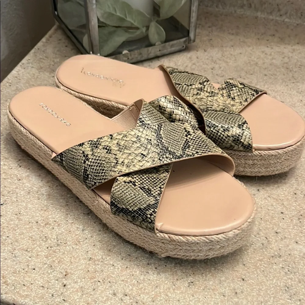 Cream and Black Sandals with Cross-Strap Design